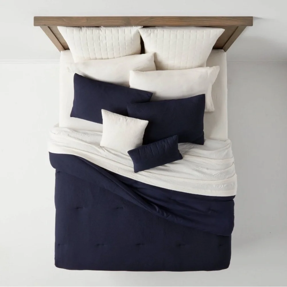 ✨NEW✨ Threshold 12pc King Micro Texture Comforter & Sheet Bedding Set Navy